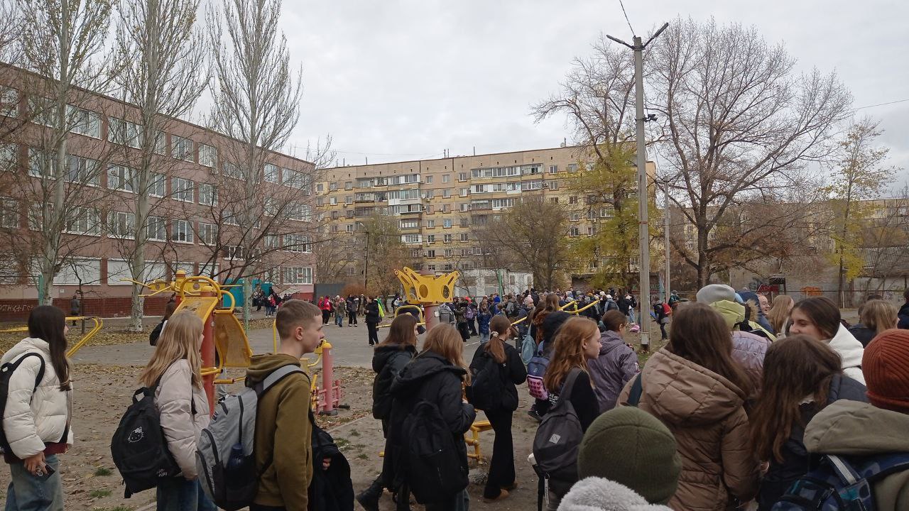 У Дніпрі третій день поспіль «мінують» школи