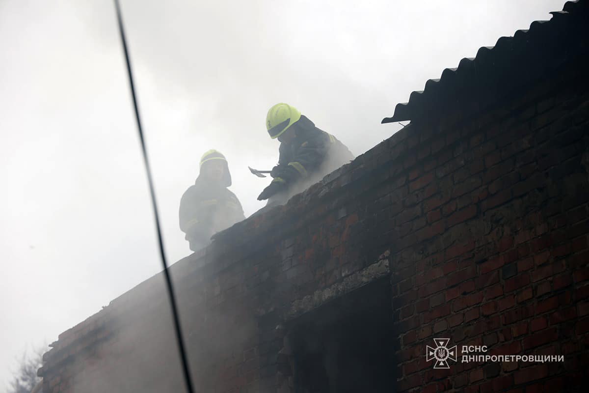 У середмісті Дніпра на Виконкомівській горіла квартира: постраждав чоловік