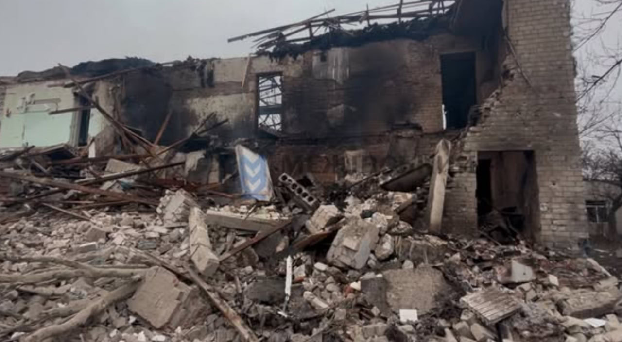 Росіяни знищили єдину школу у Новопавлівці на Дніпровщині: кадри понівеченого закладу