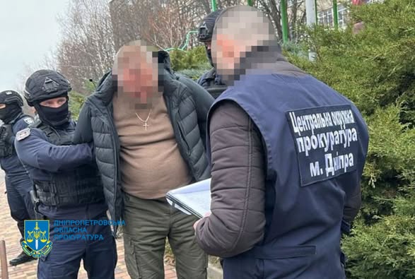 У Дніпрі затримали директора ТОВ, який за 12 тисяч доларів переправляв військовозобовʼязаних за кордон