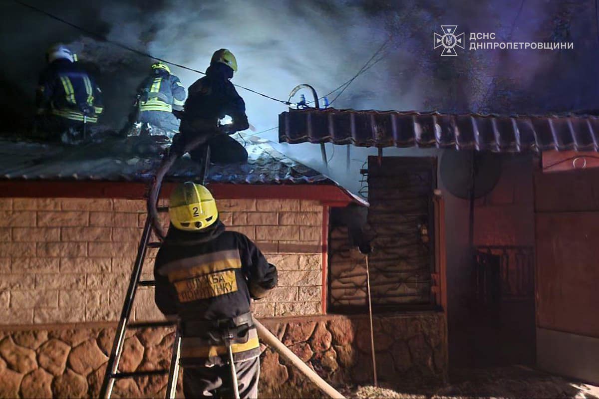 На вулиці Басейній у Дніпрі горів будинок, загинув чоловік