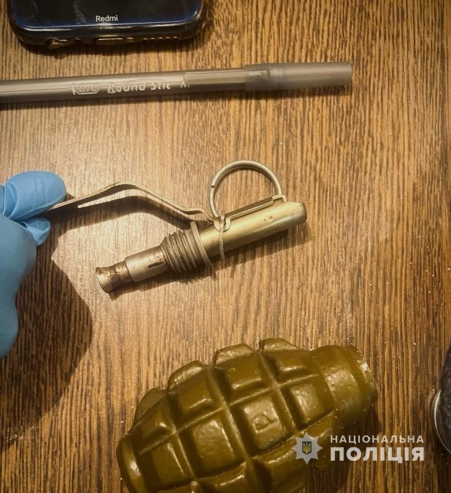 Натисни щоб дізнатись більше про: Жителька Дніпра кинула у сусіда гранату через прохання зробити музику тихіше