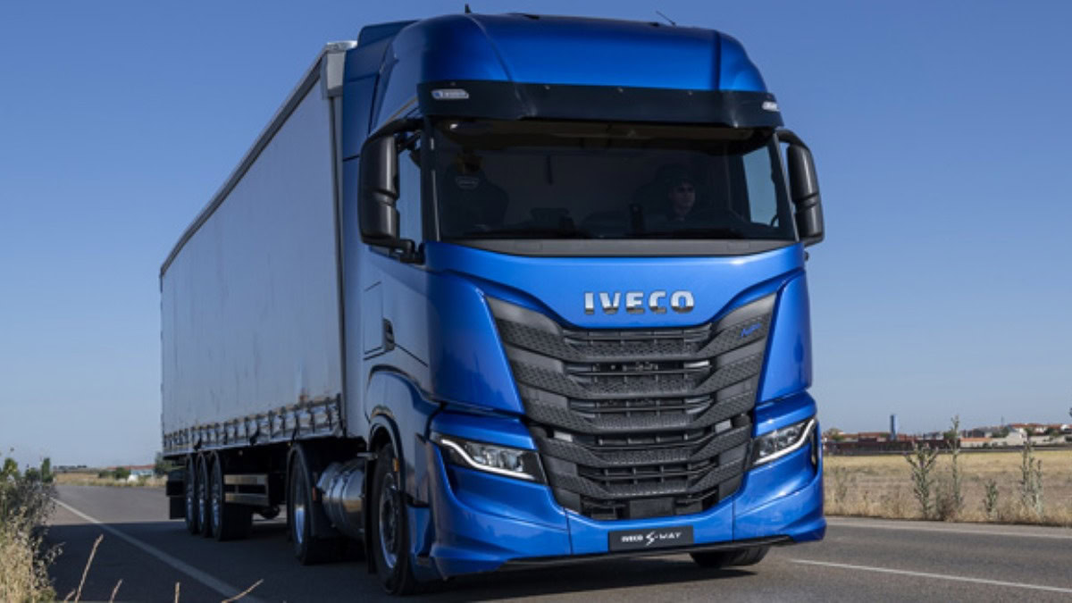 Натисни щоб дізнатись більше про: Дніпро отримав від Японії вантажівку з причепом та запасні деталі