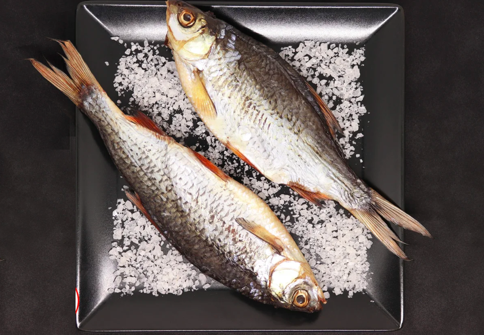 Натисни щоб дізнатись більше про: У Дніпрі сімейна пара, яка їла тарань, захворіла на ботулізм