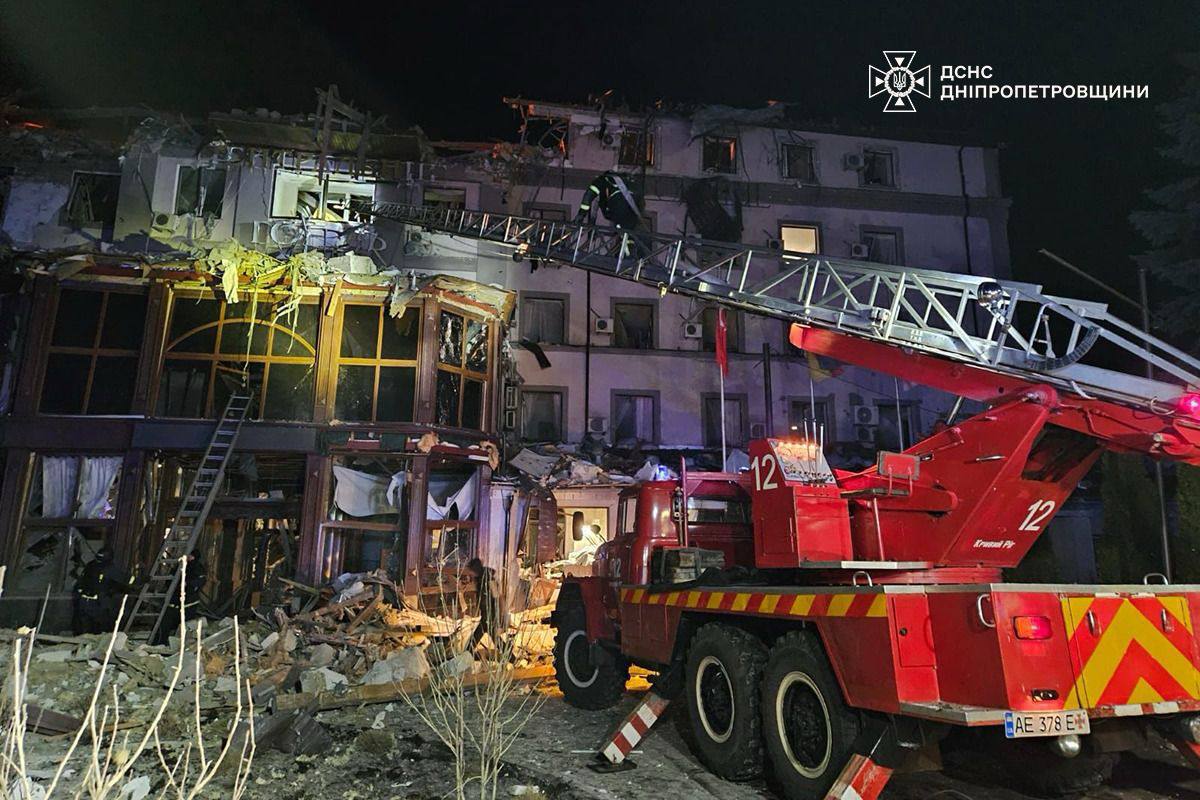 На Дніпровщині ворог влучив по готелю: загинуло дві людини