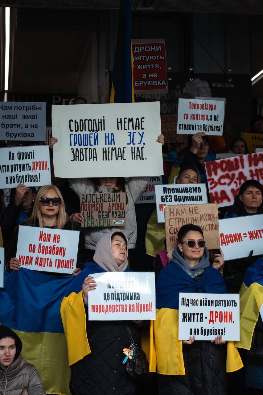 Натисни щоб дізнатись більше про: Активісти «Гроші на ЗСУ» зберуться під стінами міськради на нестандартну акцію