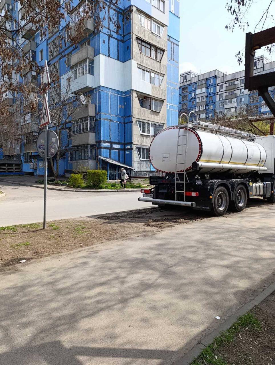 У жителів Дніпра з кранів тече вода карамельного кольору