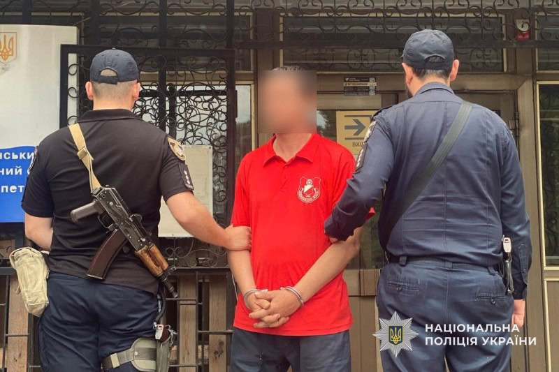 Натисни щоб дізнатись більше про: У Дніпрі чоловік пограбував будинок військового, що нині на фронті