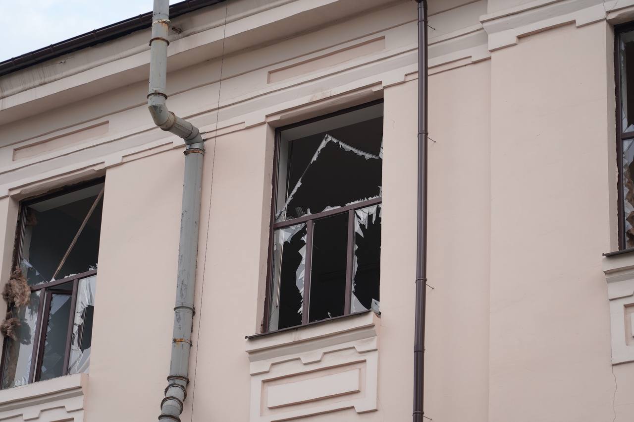 У Дніпрі російські БпЛА пошкодили будинки, гуртожитки, навчальний заклад та підприємство
