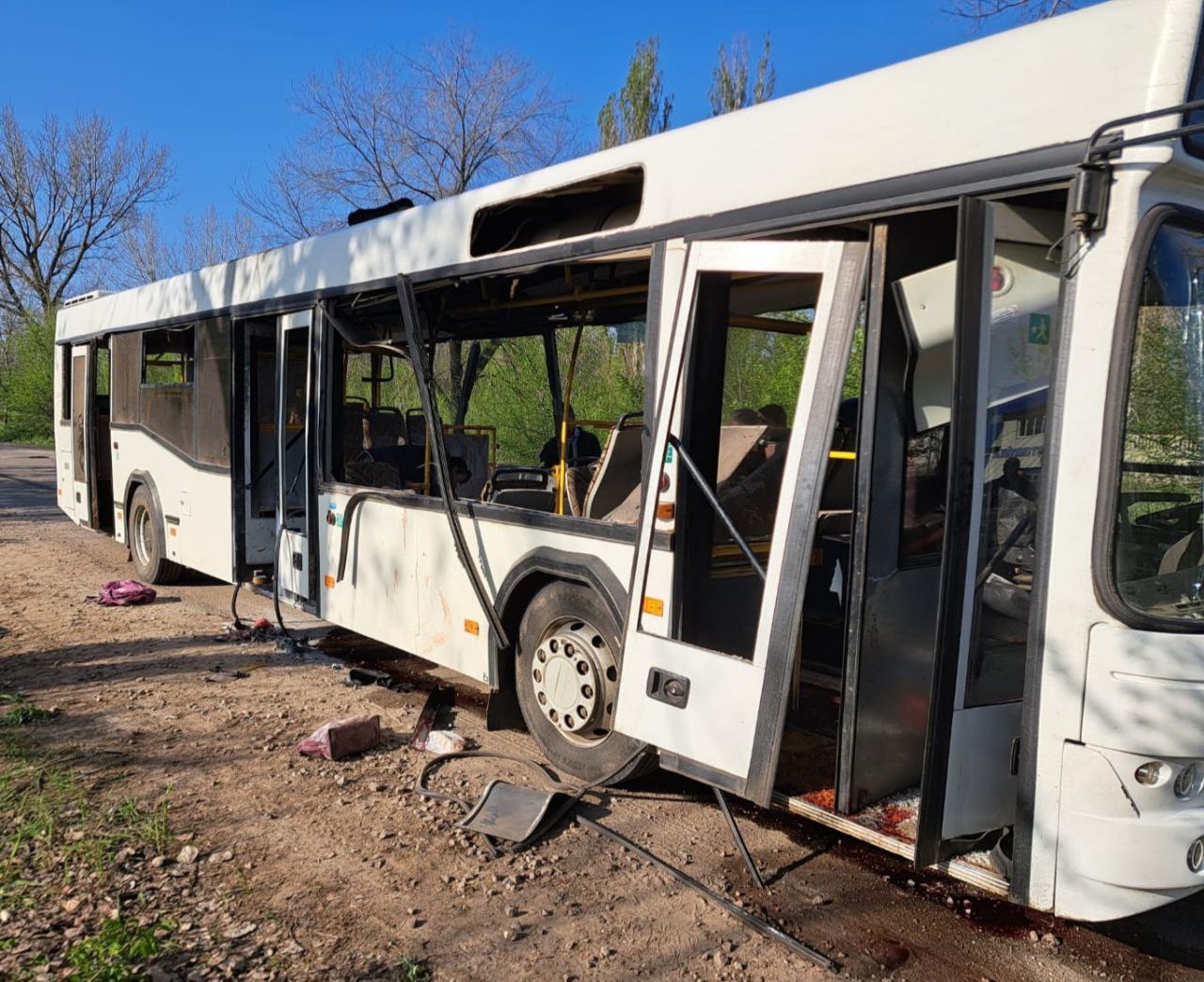 На Дніпровщині росіяни атакували автобус із працівниками – 9 загиблих, 30 поранених