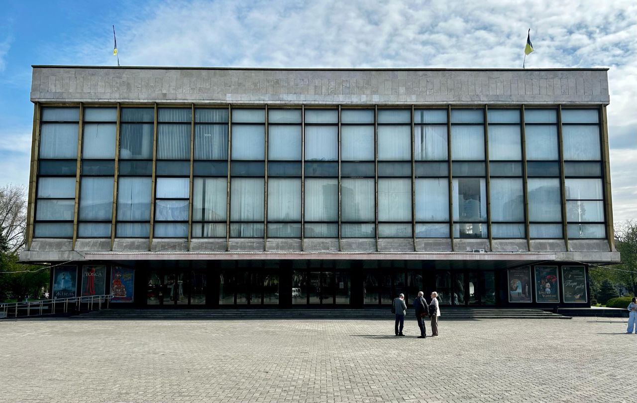У Дніпрі російська атака пошкодила Оперний театр і музей «Літературне Придніпров’я»