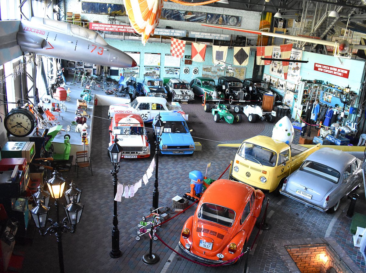 Натисни щоб дізнатись більше про: У Дніпрі внаслідок обстрілу РФ постраждав технічний музей