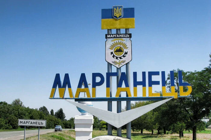 Натисни щоб дізнатись більше про: На Дніпровщині у місті, яке потерпає від обстрілів, замовили скляні зупинки майже за 8 млн
