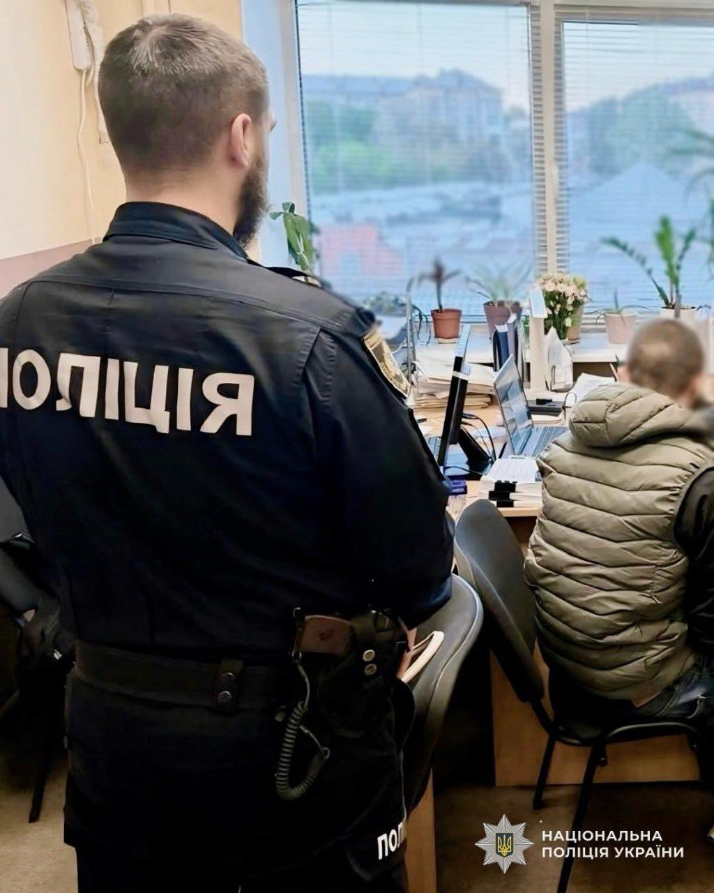 У Дніпрі затримали чоловіка, який на вулиці зірвав з жінки ланцюжок