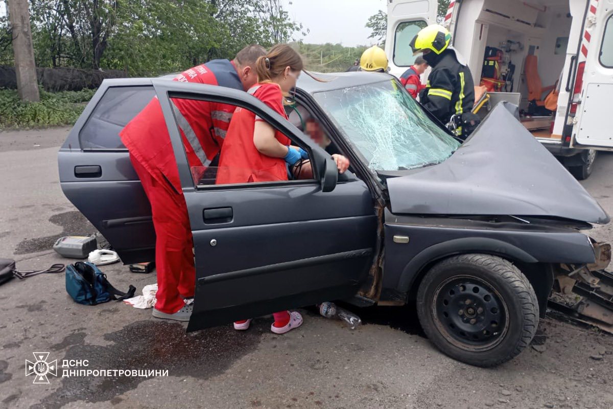 На Дніпровщині у ДТП постраждали троє чоловіків
