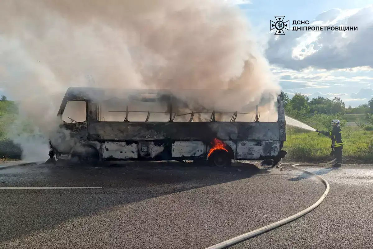 На Дніпровщині горів пасажирський автобус