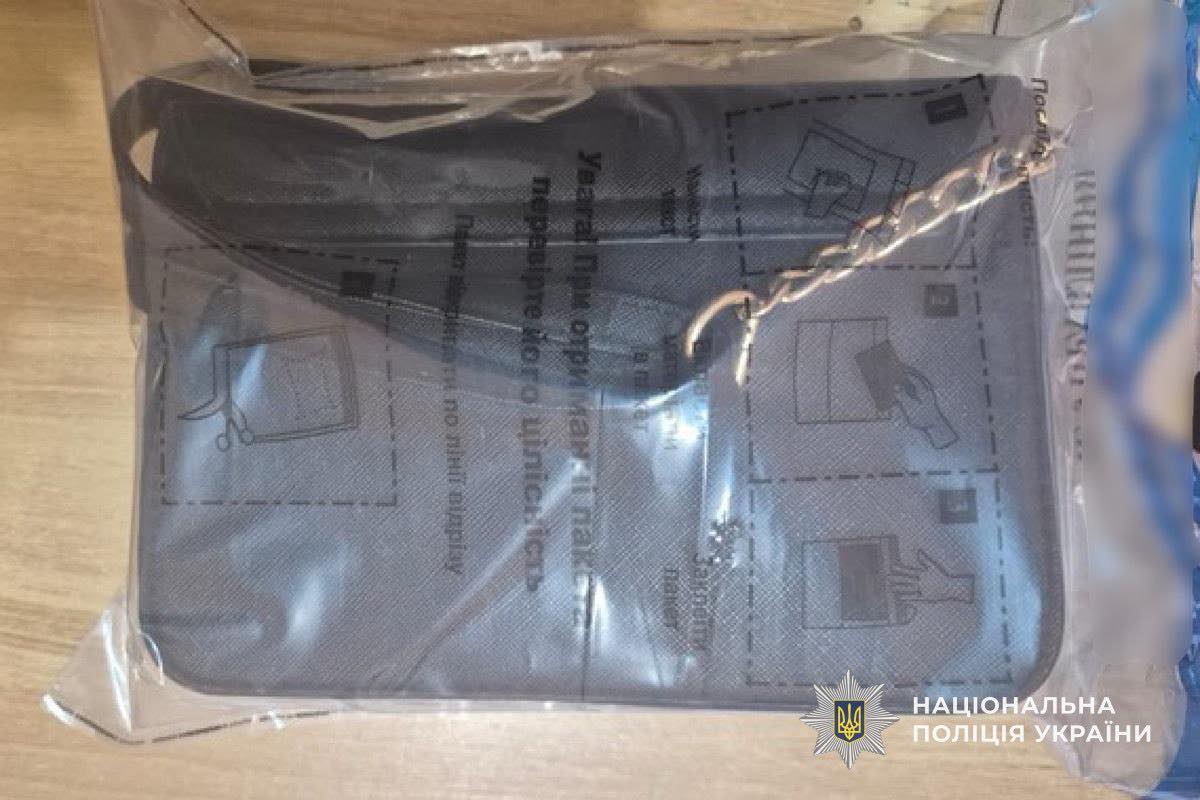 На Дніпровщині затримали неповнолітнього, який погрожуючи зброєю пограбував 17-річну дівчину
