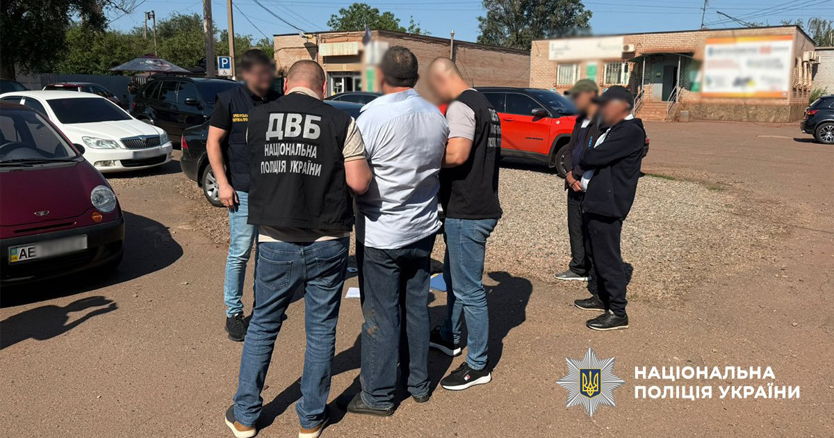 Натисни щоб дізнатись більше про: На Дніпровщині викрили п’ятьох чоловіків, які продавали водійські права