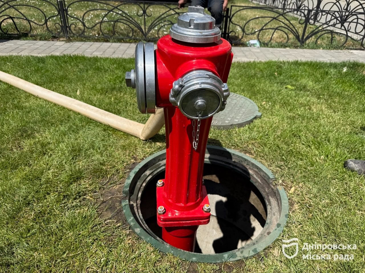 У Дніпрі встановили перший наземний пожежний гідрант