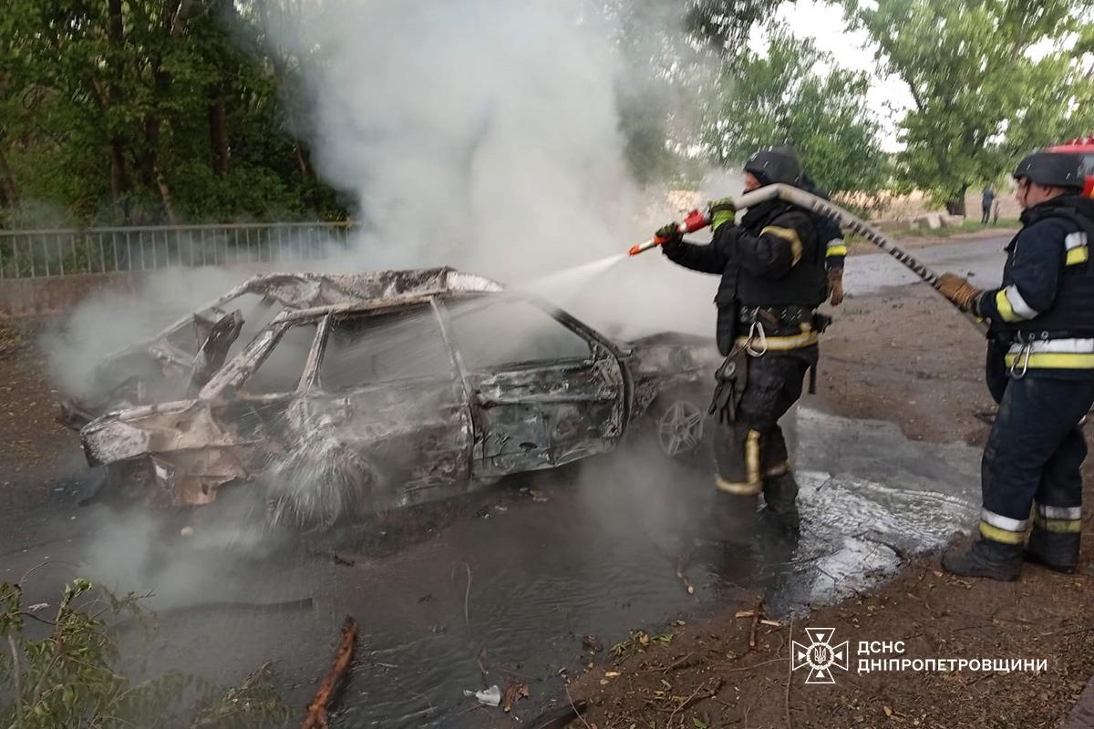 Росія обстріляла КАБами селище на Дніпровщині: в авто загинуло двоє людей