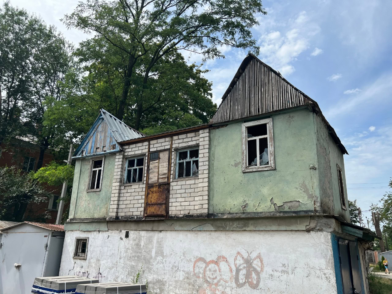 Дніпрянин зібрав колекцію світлин з понад 20 голубників міста