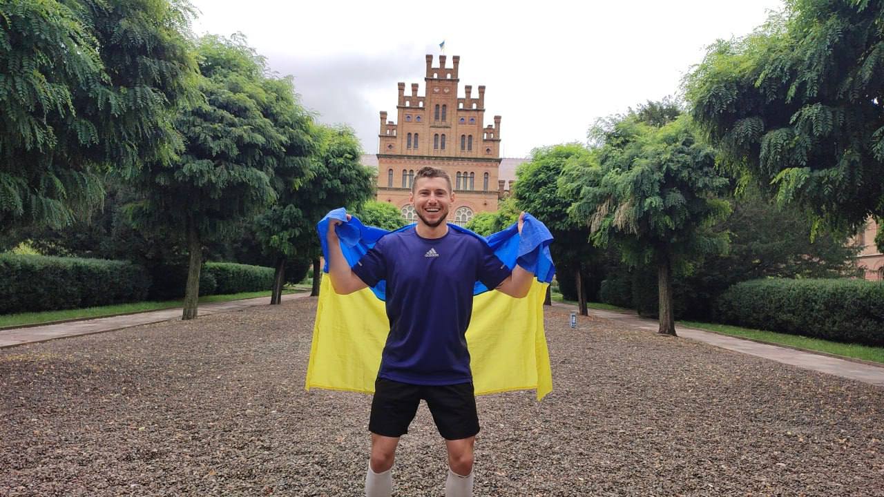 Спортсмен родом з Дніпра став першим українцем, який фінішував на марафоні в Алясці
