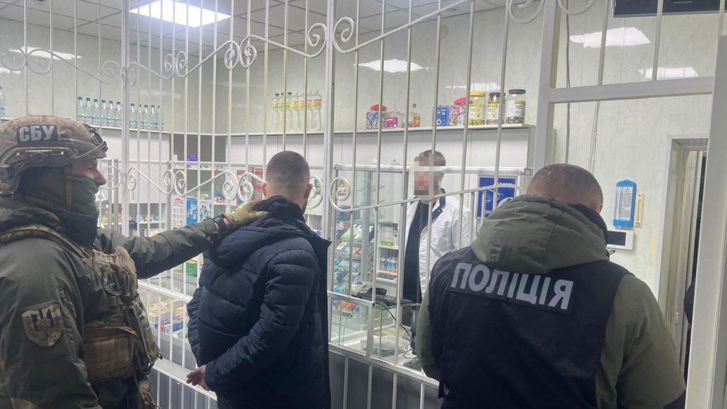 У Дніпрі судитимуть шістьох учасників групи, які продавали прекурсори через аптеки