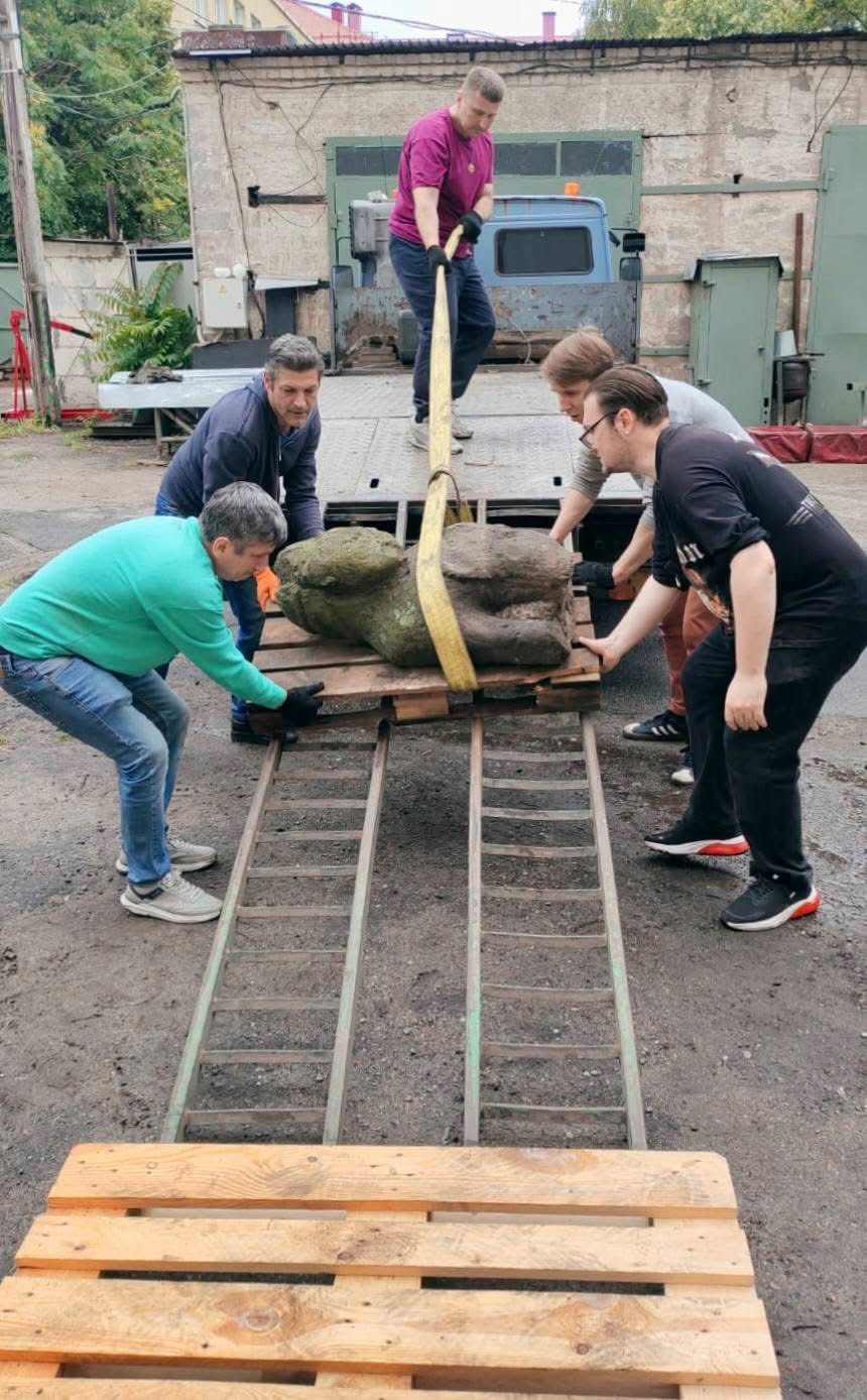 У Дніпро евакуювали три половецькі баби з-під обстрілів