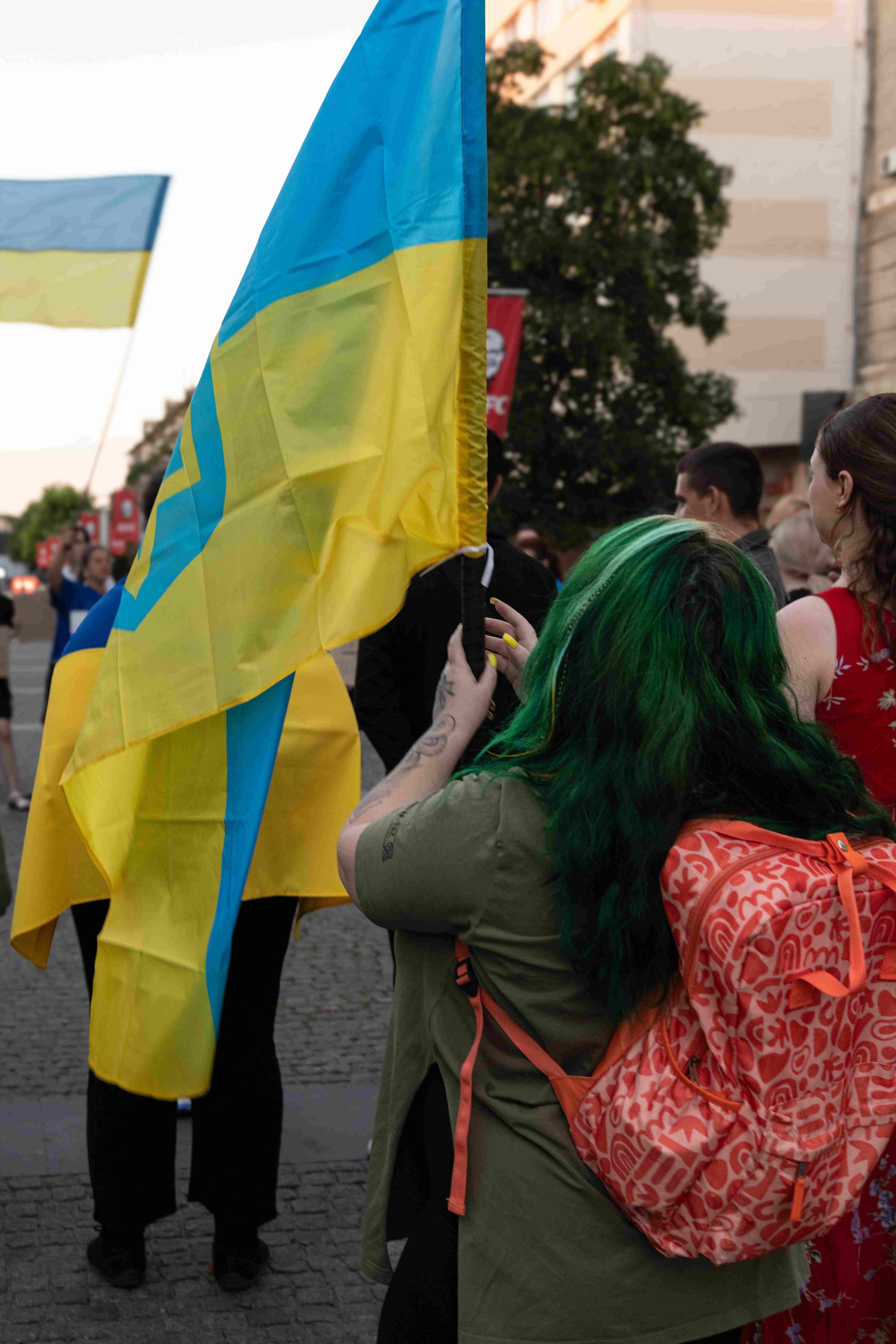 Мітинги у Дніпрі: сотні жителів зібрались з плакатами та прапорами України. Фоторепортаж