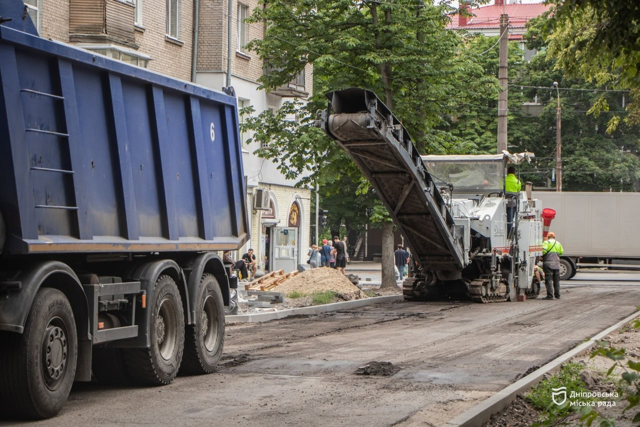 У Дніпрі до кінця тижня планують завершити ремонт вулиці Дениса Котенка