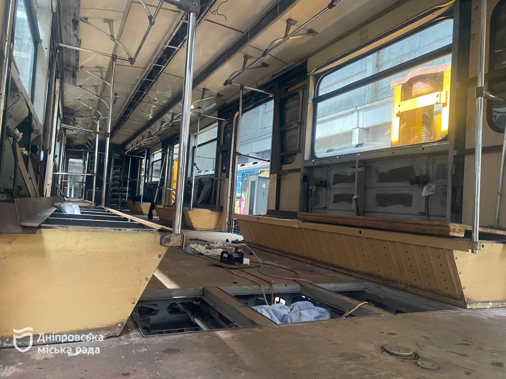 У Дніпрі ремонтують вагони метро, які подолали понад 500 тис. кілометрів