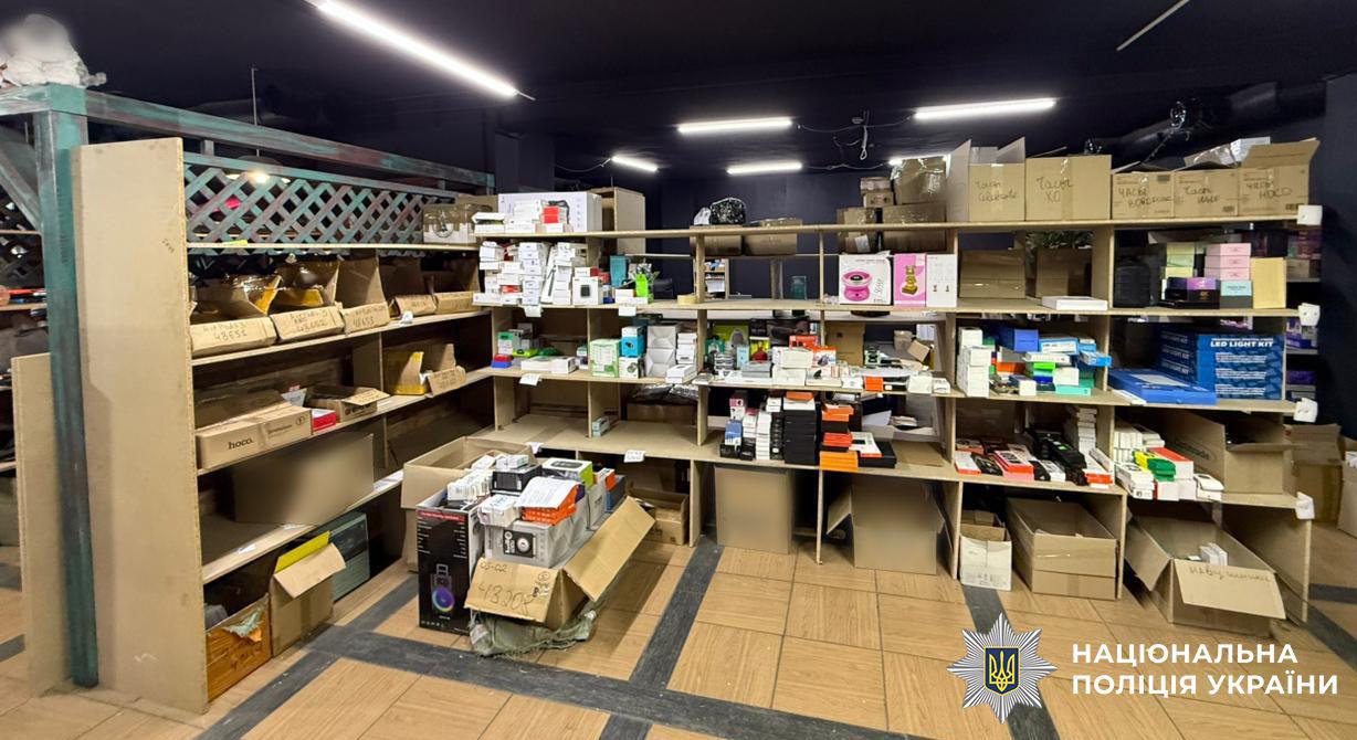 На Дніпровщині викрили продаж підроблених ґаджетів на 24 мільйони гривень