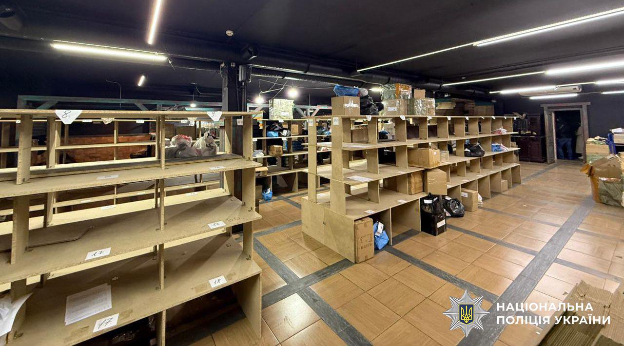 На Дніпровщині викрили продаж підроблених ґаджетів на 24 мільйони гривень