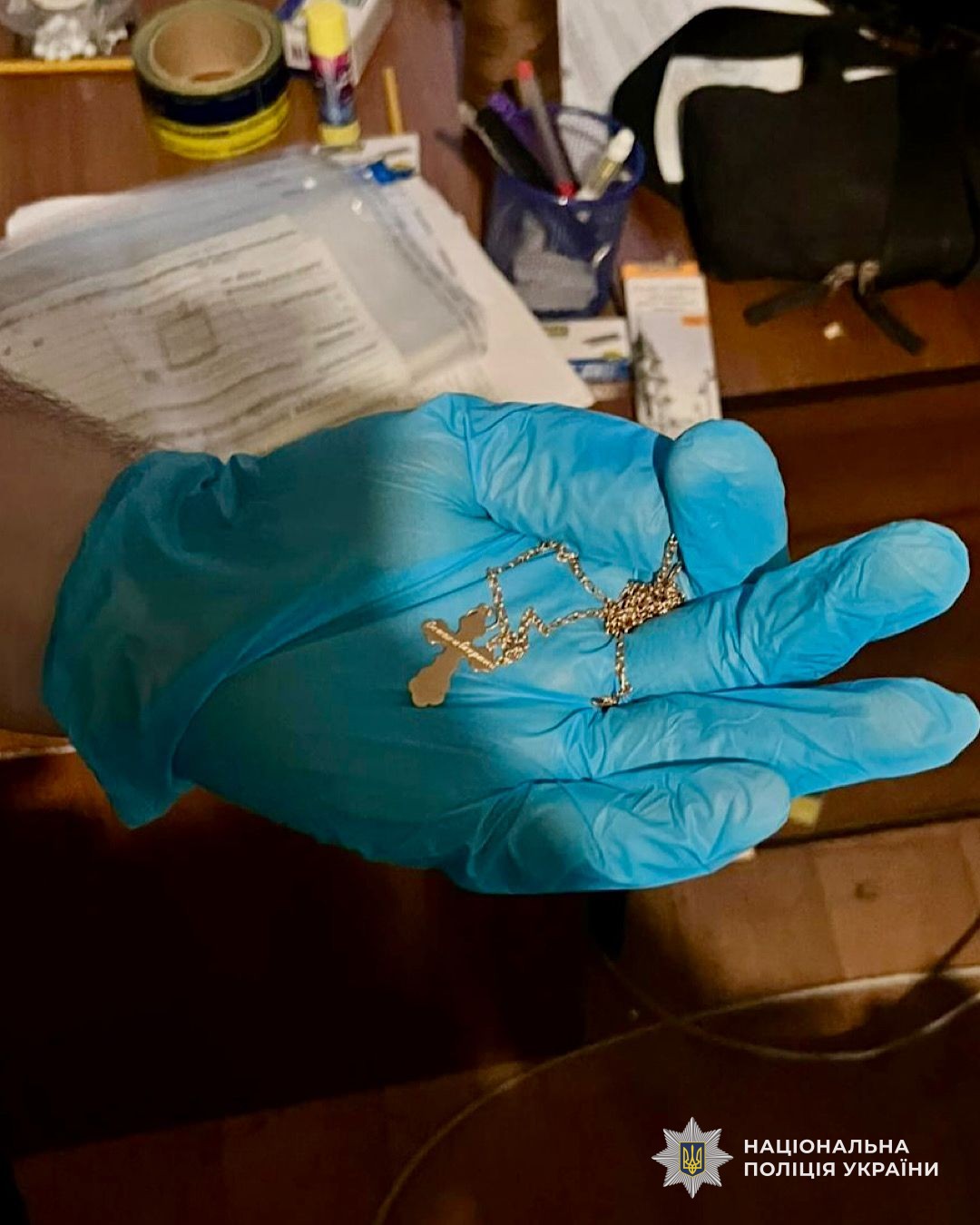 У Дніпрі затримали 22-річного чоловіка, який зірвав з перехожого золотий хрестик