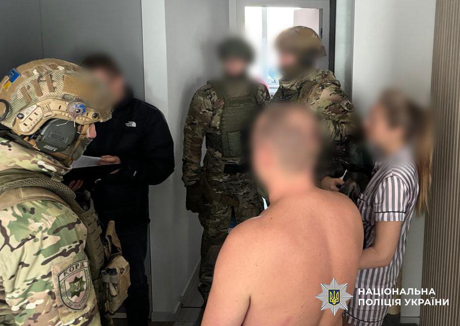 На Дніпровщині викрили продаж підроблених ґаджетів на 24 мільйони гривень