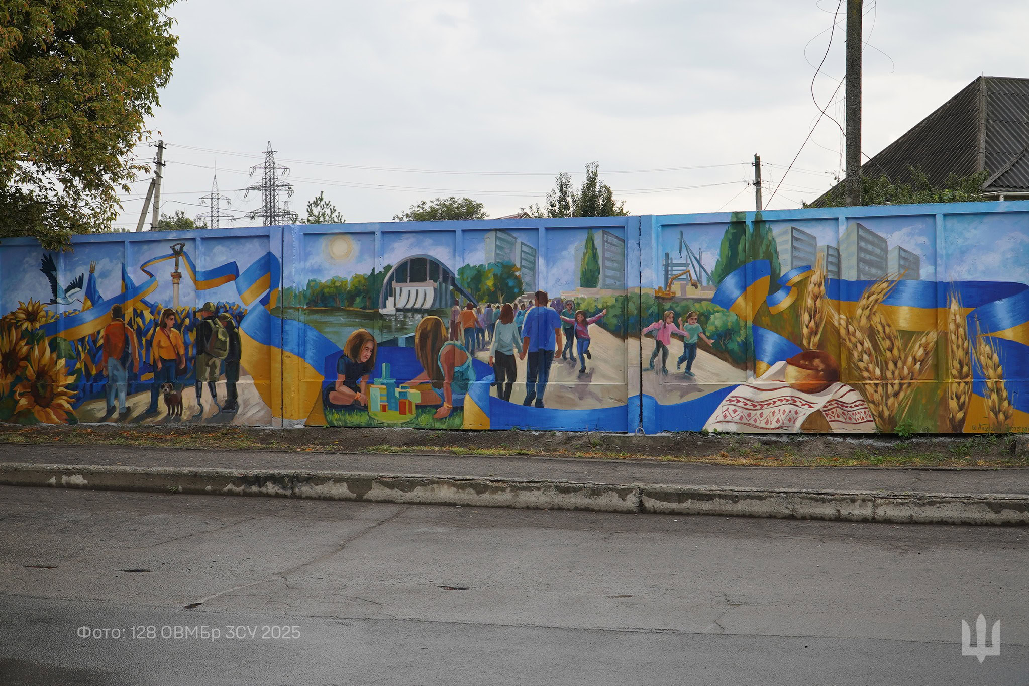 У Дніпрі відкрили патріотичний мурал, створений родинами загиблих воїнів