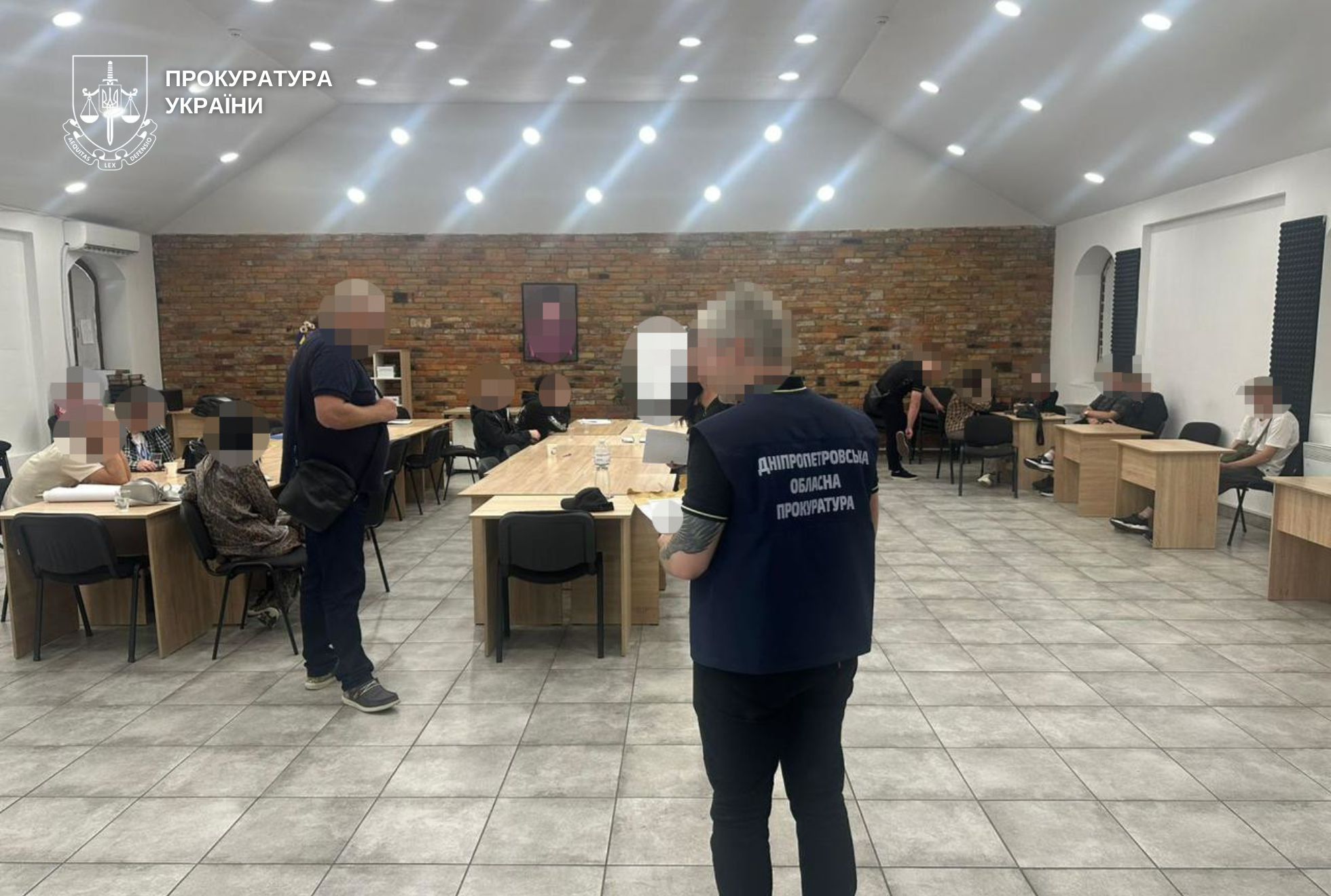 У Дніпрі викрили 11 шахрайських кол-центрів, які працювали під видом брокерських компаній