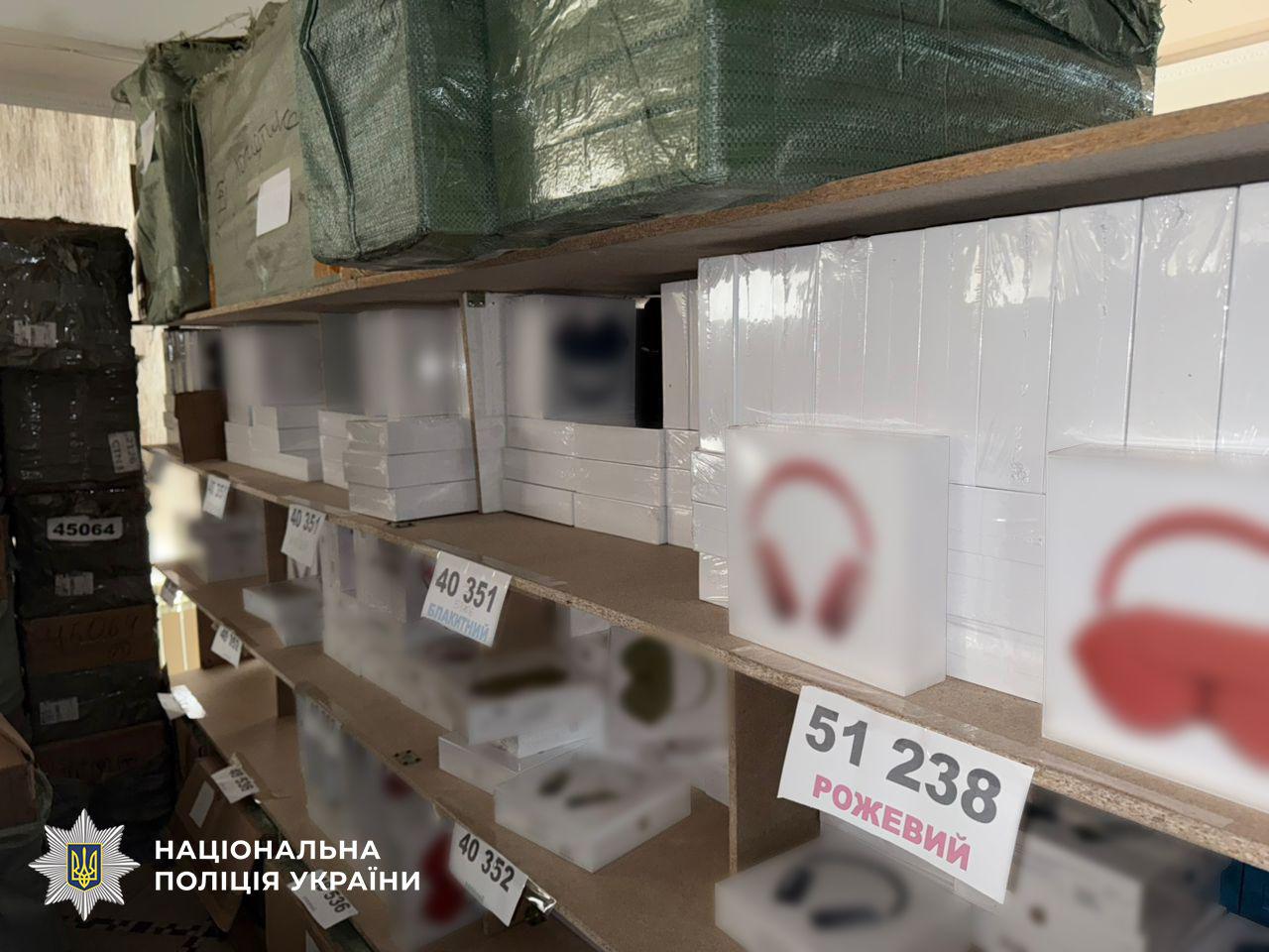 На Дніпровщині викрили продаж підроблених ґаджетів на 24 мільйони гривень