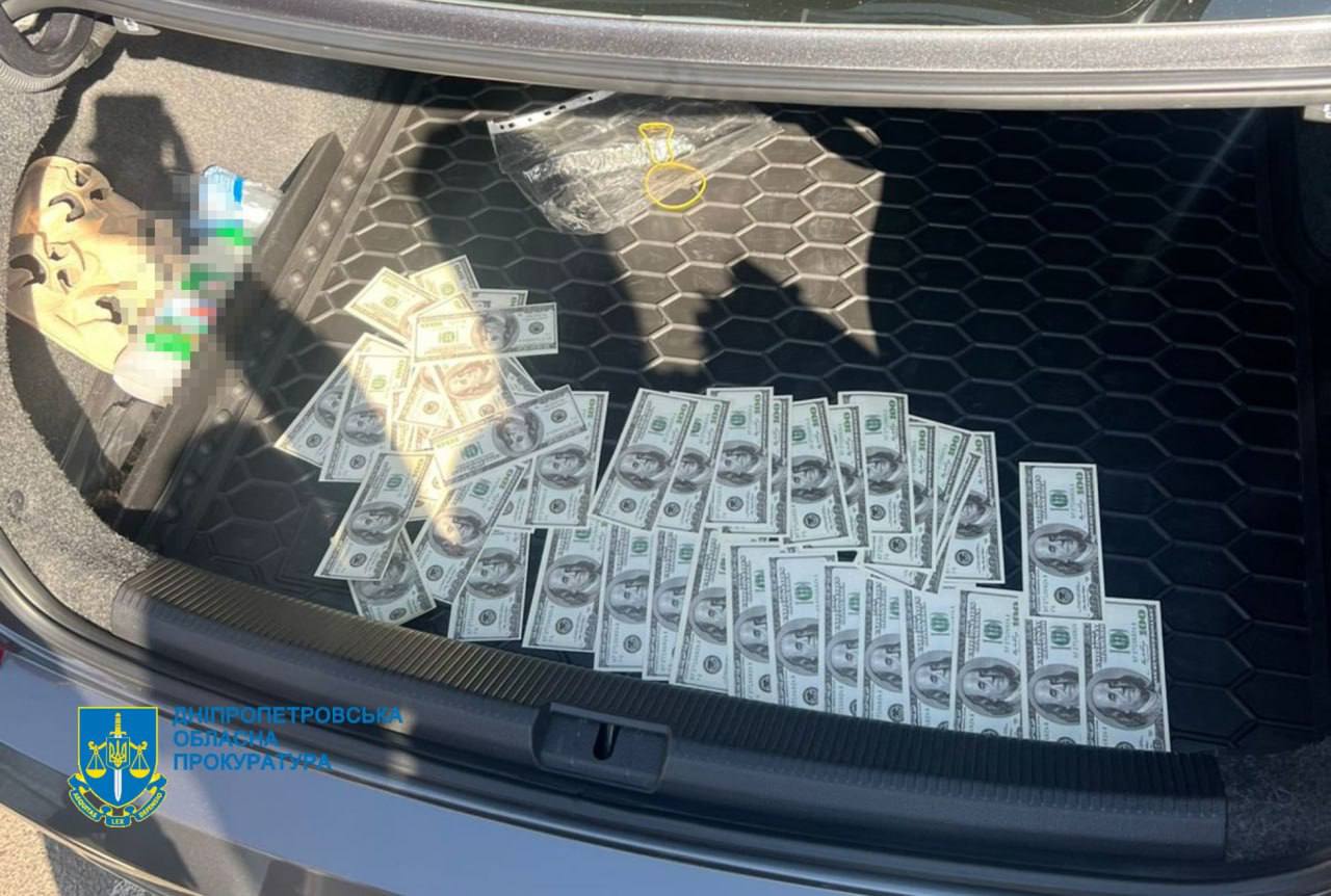 $10 тисяч за статус батька-одинака: у Дніпрі викрили схему втечі від служби