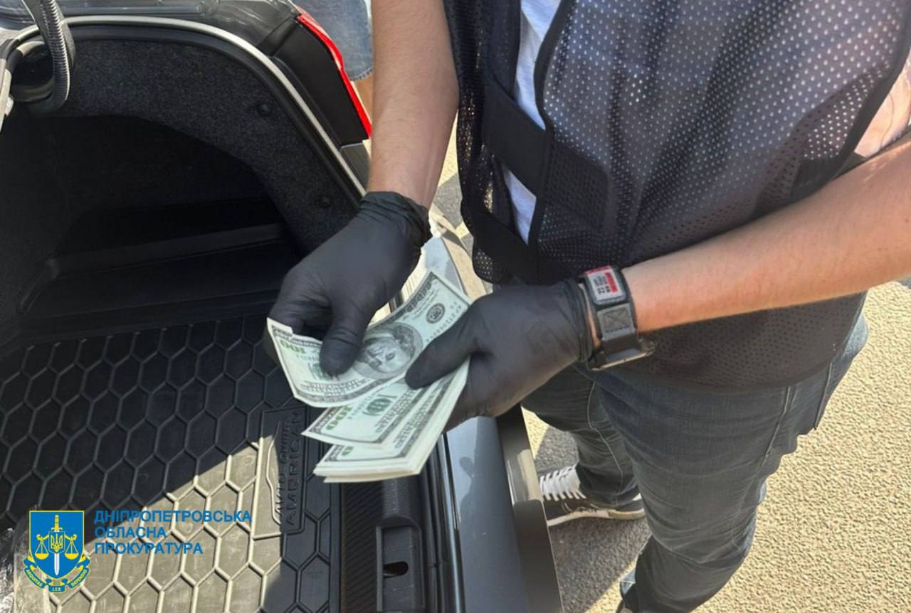 $10 тисяч за статус батька-одинака: у Дніпрі викрили схему втечі від служби