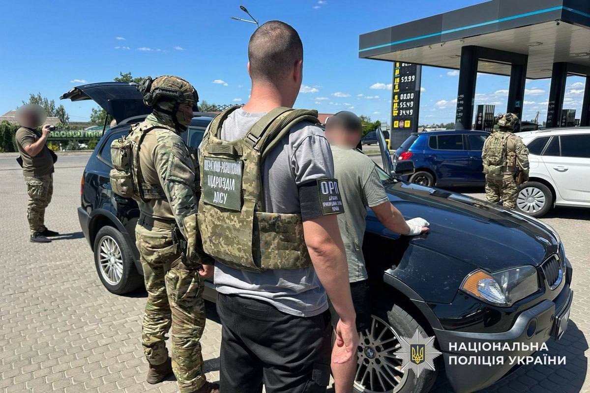 На Дніпровщині викрили схему продажу «гуманітарних» авто, призначених для військових