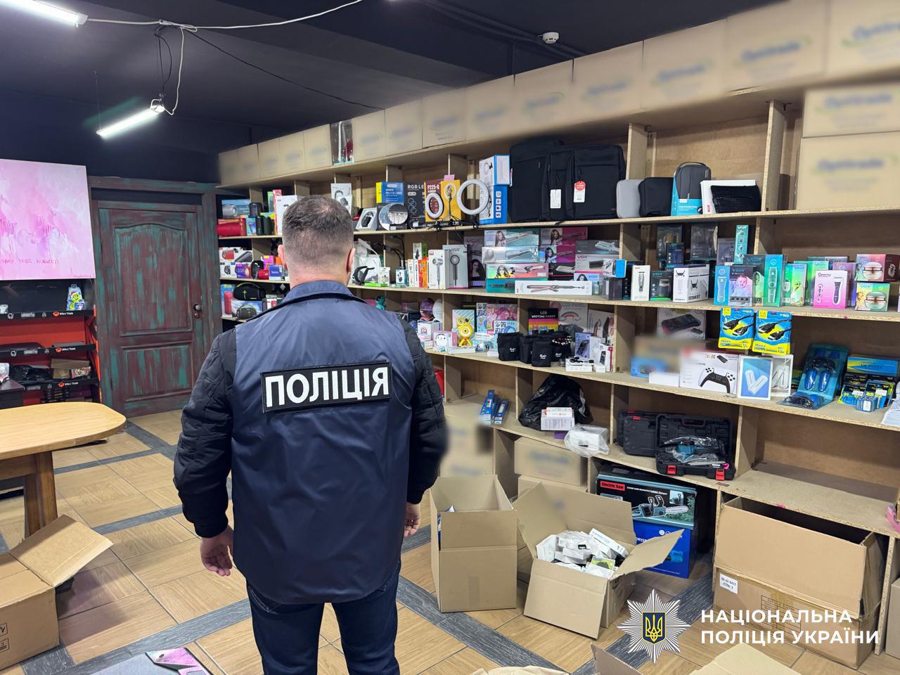 На Дніпровщині викрили продаж підроблених ґаджетів на 24 мільйони гривень