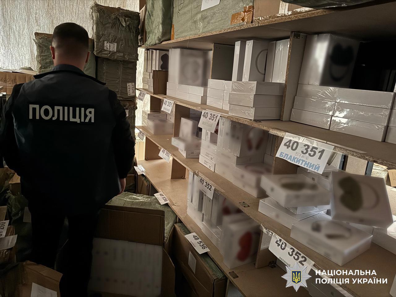 На Дніпровщині викрили продаж підроблених ґаджетів на 24 мільйони гривень