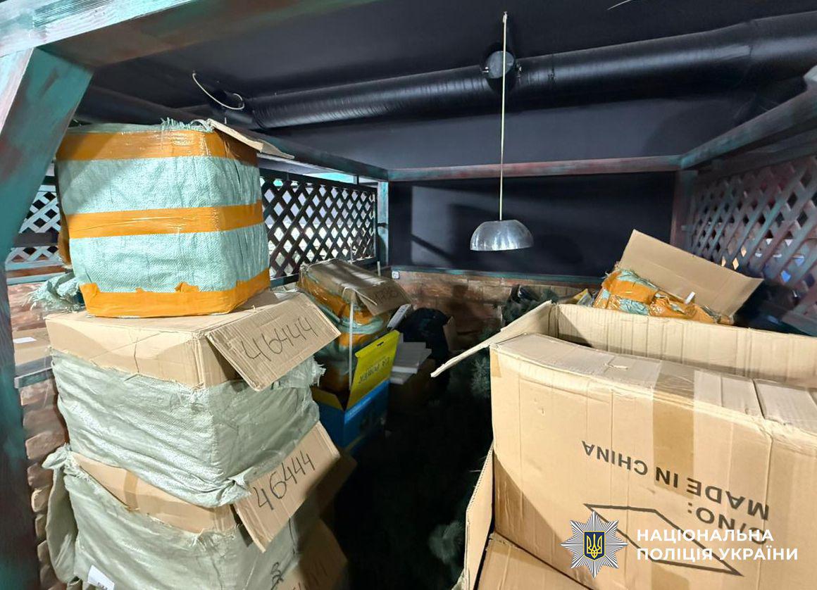 На Дніпровщині викрили продаж підроблених ґаджетів на 24 мільйони гривень