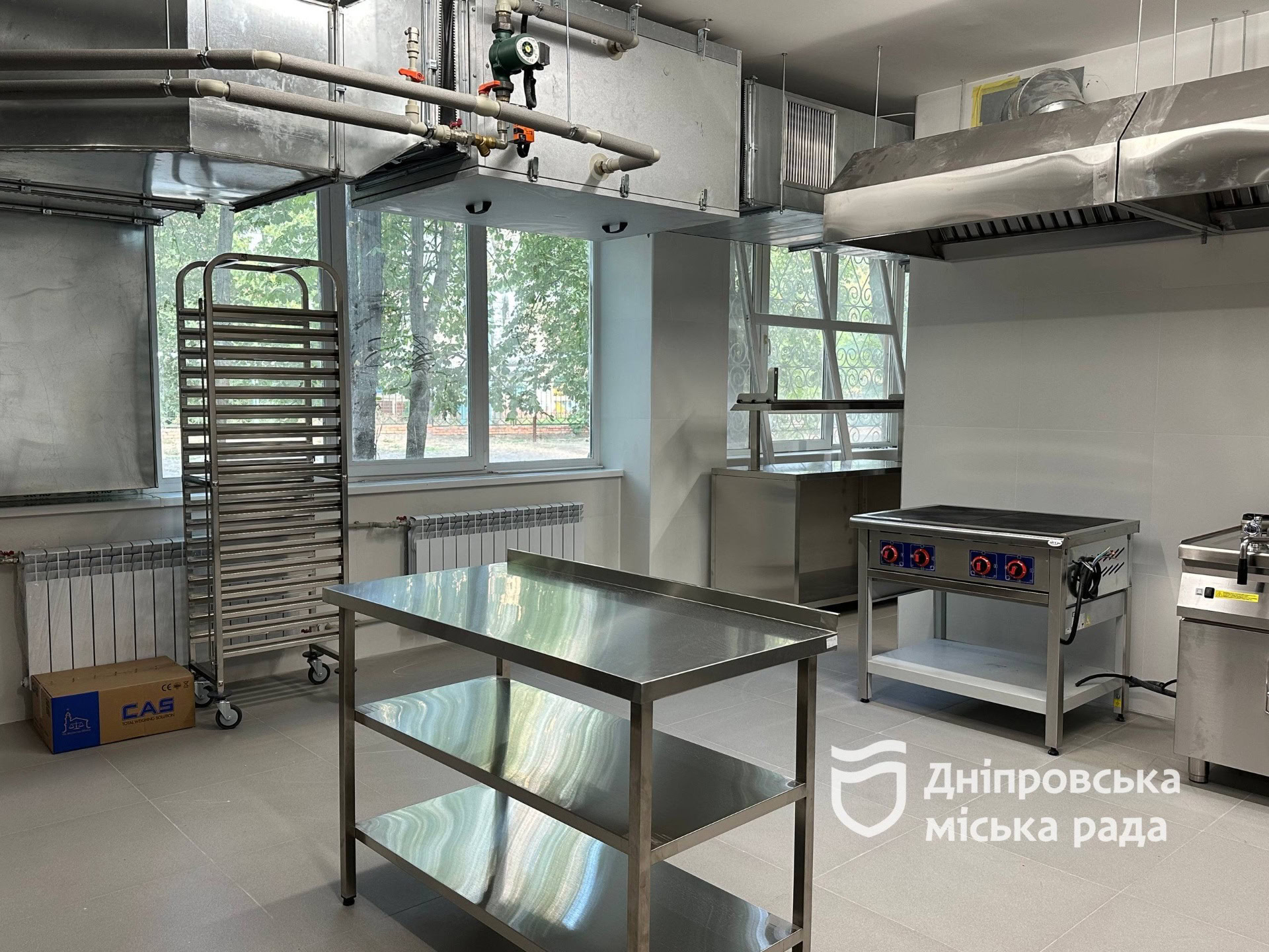 У дніпровській гімназії, де навчається понад 1200 учнів, реконструювали харчоблок