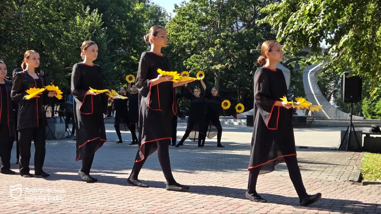 День пам’яті захисників і захисниць України: як дніпряни вшановували героїв