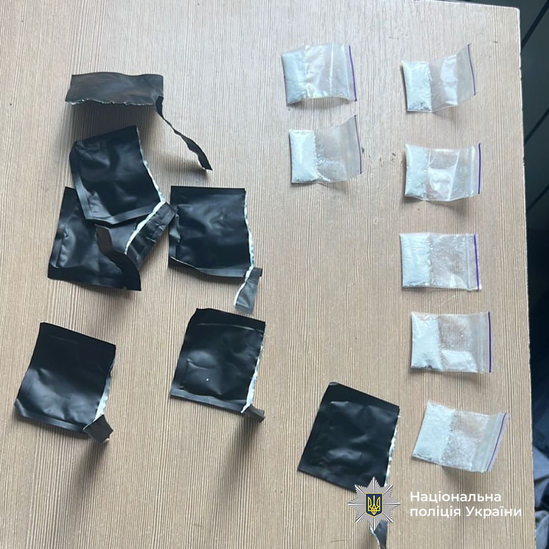 Пів мільйона доларів на кокаїні: у Дніпрі та інших містах затримали наркоділків