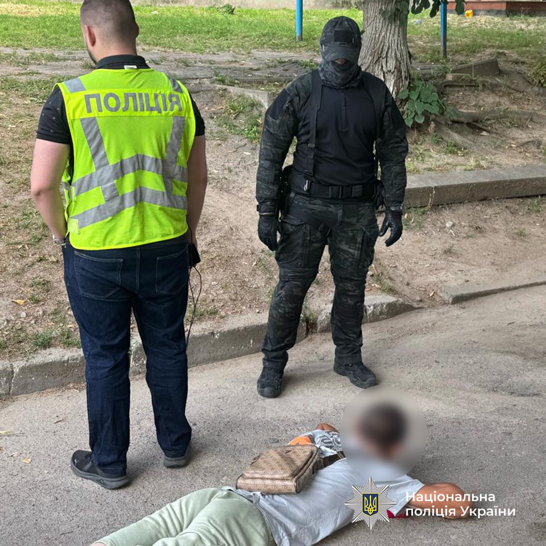 Пів мільйона доларів на кокаїні: у Дніпрі та інших містах затримали наркоділків