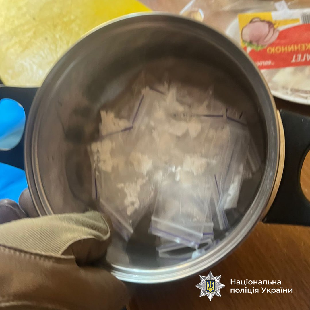 Пів мільйона доларів на кокаїні: у Дніпрі та інших містах затримали наркоділків