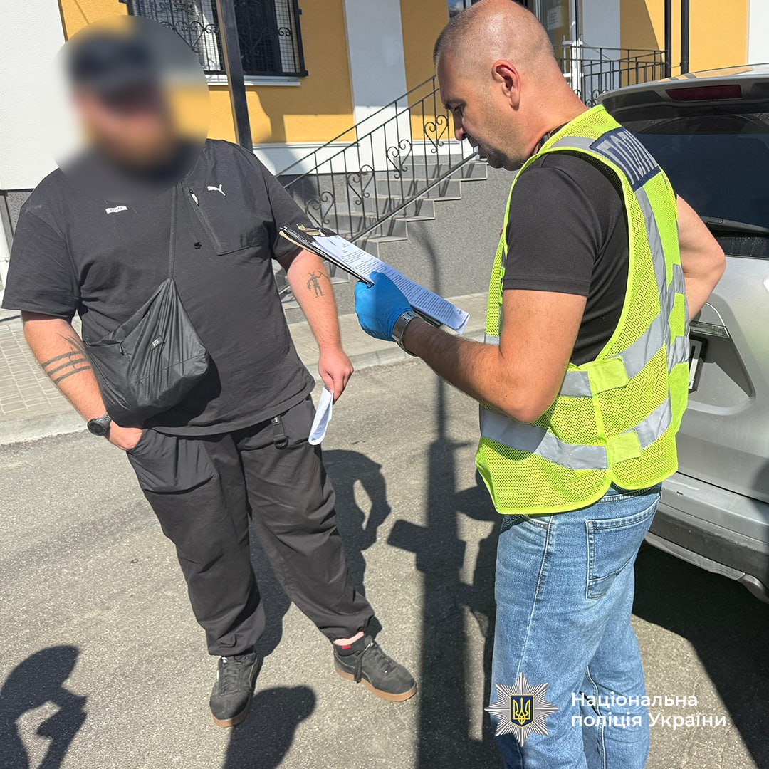 Пів мільйона доларів на кокаїні: у Дніпрі та інших містах затримали наркоділків